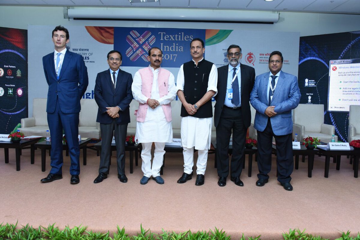 #TextilesIndia17 रोजगार व स्वरोजगार का वृहद क्षेत्र है वस्त्र उद्योग। इस क्षेत्र मे कौशल विकास की असीम संभावनाएं है। <a href="/PMOIndia/">PMO India</a> <a href="/TexMinIndia/">Ministry of Textiles</a>