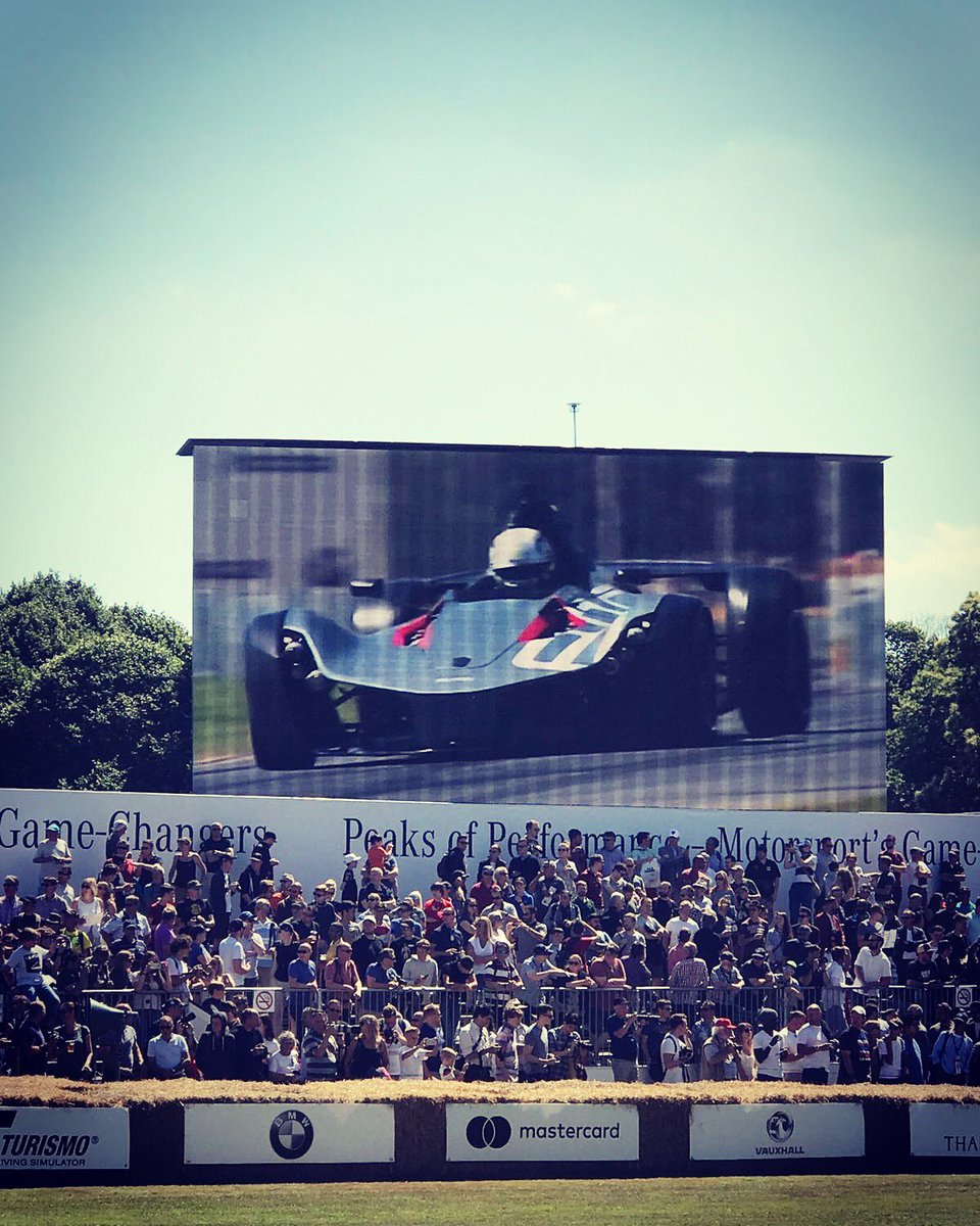 discovermono's tweet image. Big screen star! #BACMono pleasing the crowds at #FOS @fosgoodwood once again. #FOS2017 #Champion #Supercar
