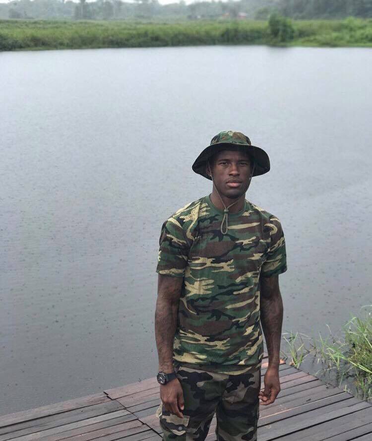 NOT_MOTD's tweet photo. Wijnaldum life genuinely looks like GTA loading screens😂 https://t.co/y3oQcSO4Rc