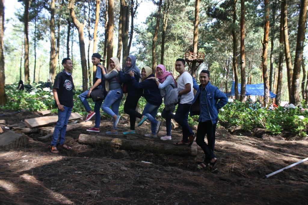Jff_crew12's tweet photo. Barisan para manusia gagal jalan jauh 😅😅
Ngesakno rekk... 

#jffcrew #talun #coban https://t.co/5sYDR7sBtQ