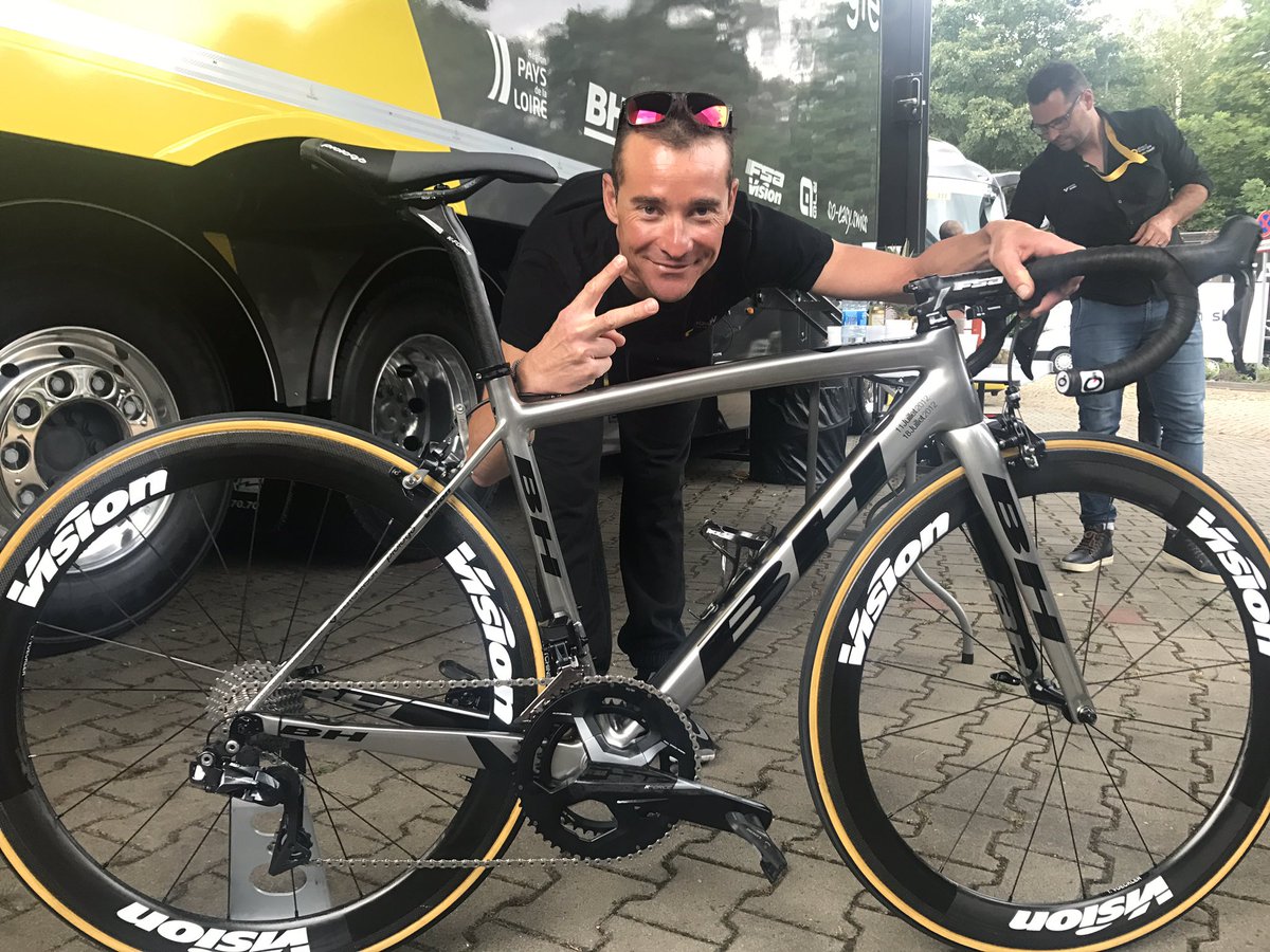 Para su #Tour número 15 y en el más especial por ser el último BH ha diseñado una bici única para Thomas Voeckler Merci Thomas!! #TDF2017