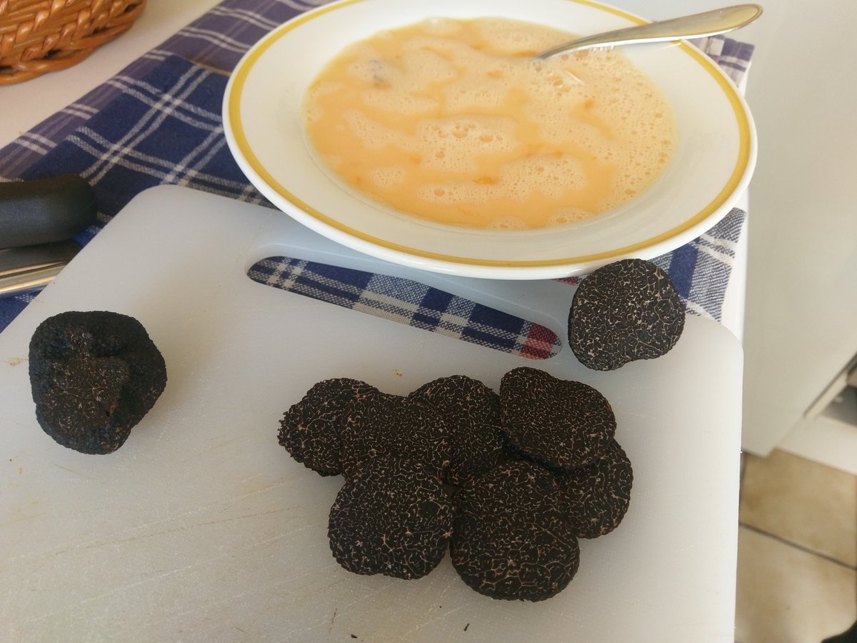 ATruffles's tweet image. Frittata with Australian Melanosporum Truffles For lunch........by the way Australian Truffles available from tomorrow!!!
