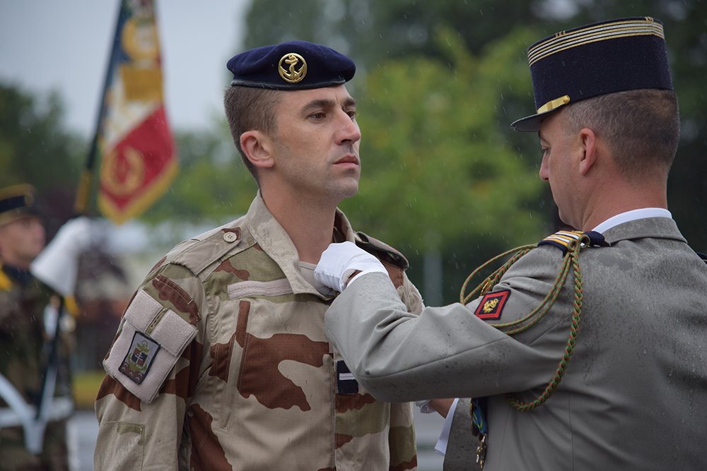 armeeszoneouest's tweet image. 📷 Retour en images 📷 sur la cérémonie de retour d'#Opex du #11eRAMa de vendredi. Qui fait tomber la foudre ne craint pas la pluie. 👊🌩️