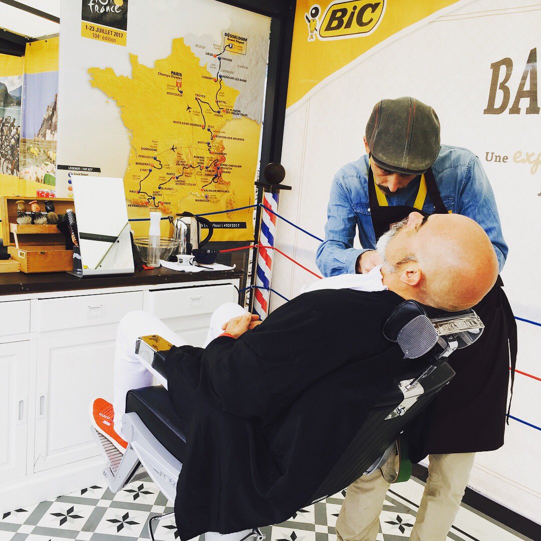 agencemrloyal's tweet photo. Pour la 3e année, le barbershop de Bic prend la route du @LeTour w/@agencemrloyal #monsieurloyal #mrloyal #event #eventprofs https://t.co/Eg9yVi9CWQ