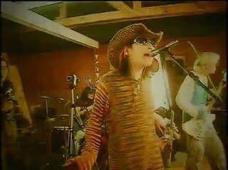 デタラメと呼ばれた君の自由の 翼はまだ閉じたままで眠ってる ever