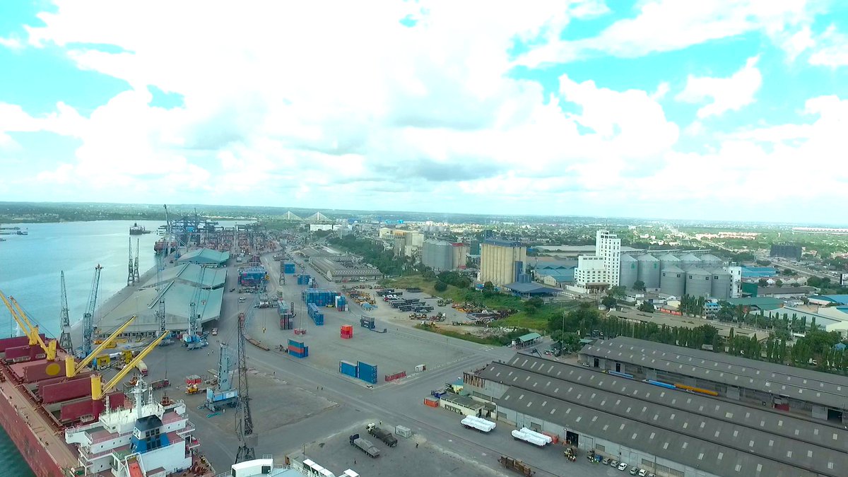 WorldBankAfrica's tweet image. NEWS: The @WorldBank approved $345M to improve the effectiveness & efficiency of the Port of #DarEsSalaam wrld.bg/b5DO30dfiP4 #Tanzania