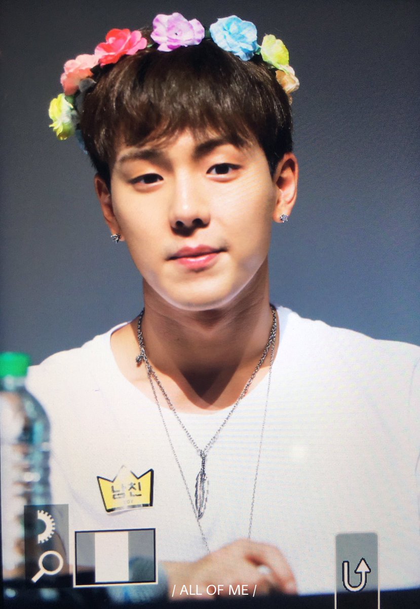 sevimxmb's tweet photo. I love how Shownu never complains and always wears whatever the fans give him, even if it's just ridiculous like that one mask 😂 https://t.co/gkJD8dRjci
