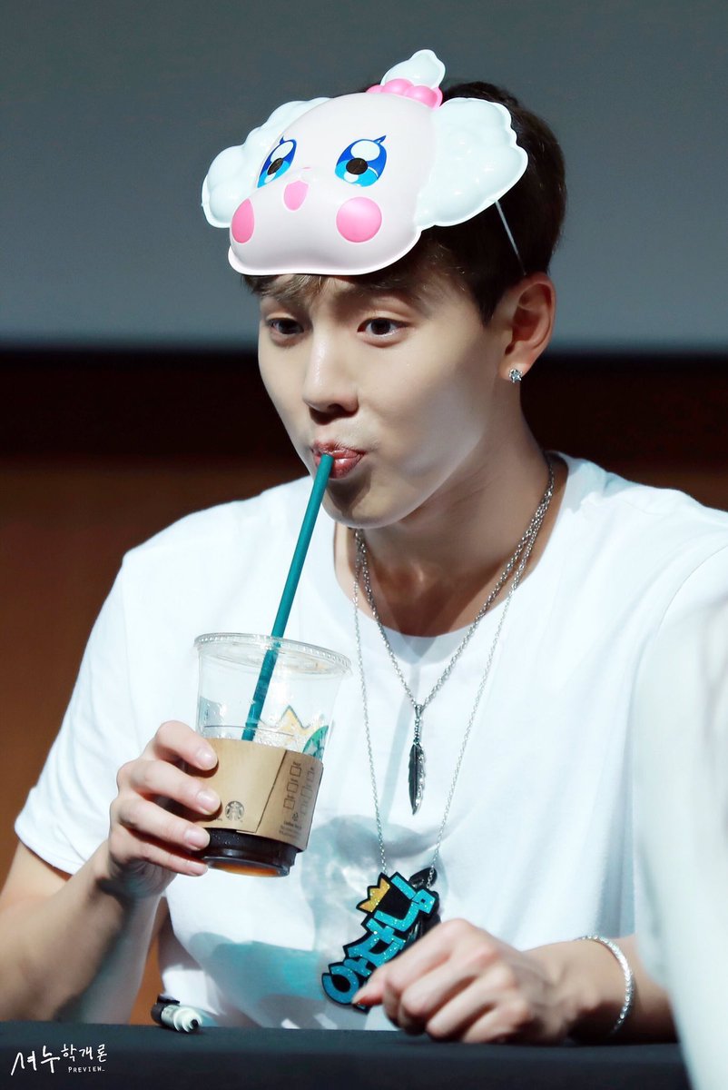 sevimxmb's tweet photo. I love how Shownu never complains and always wears whatever the fans give him, even if it's just ridiculous like that one mask 😂 https://t.co/gkJD8dRjci