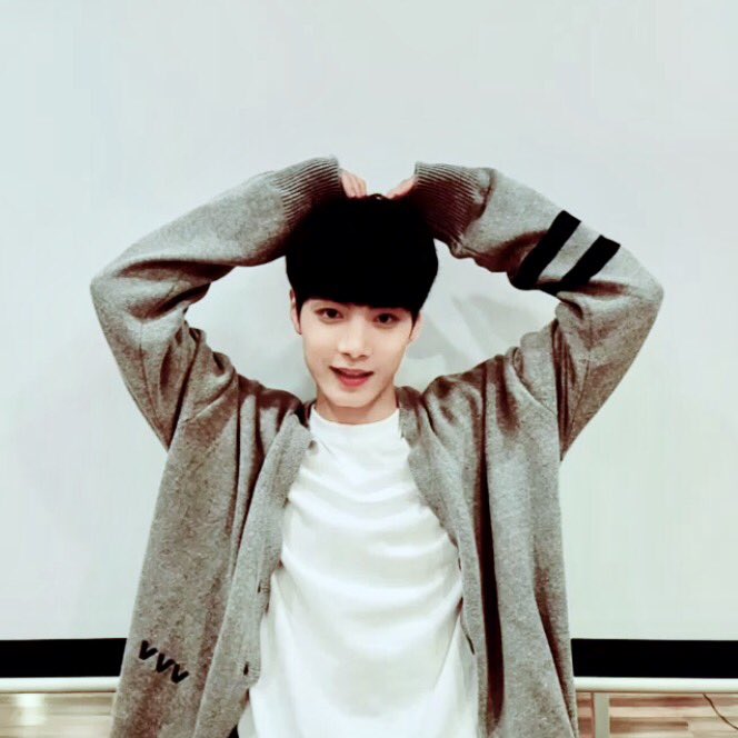 OMP_NUEST's tweet photo. 밍 사랑둥이❤-❤ https://t.co/uEcsVFbrYA