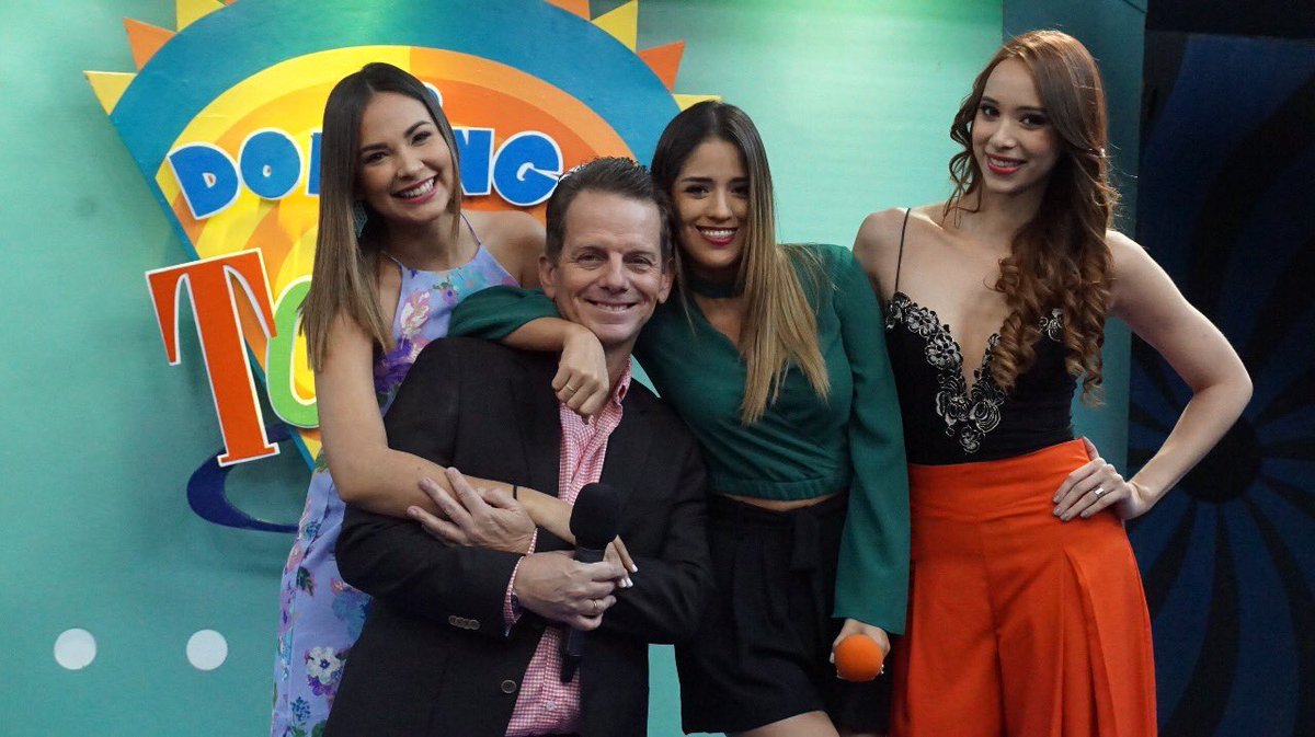 JnySoto's tweet photo. Ya estamos en vivo en @domingoparat2 . Gracias por la sintonía, estamos cada vez más cerca de los 30 años de nuestro programa. #dpt2 #tvshow https://t.co/jgsuGwG1fA