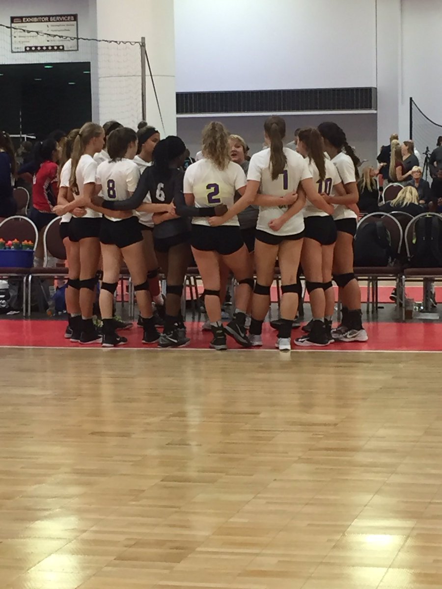 circlecityvbc's tweet photo. 17 White wins their 2nd match in 3️⃣ vs NorCal Black 17-1 that sends them to their challenge match TONIGHT. One more to GOLD!! #GoCCGo https://t.co/T6N2uX9AvA