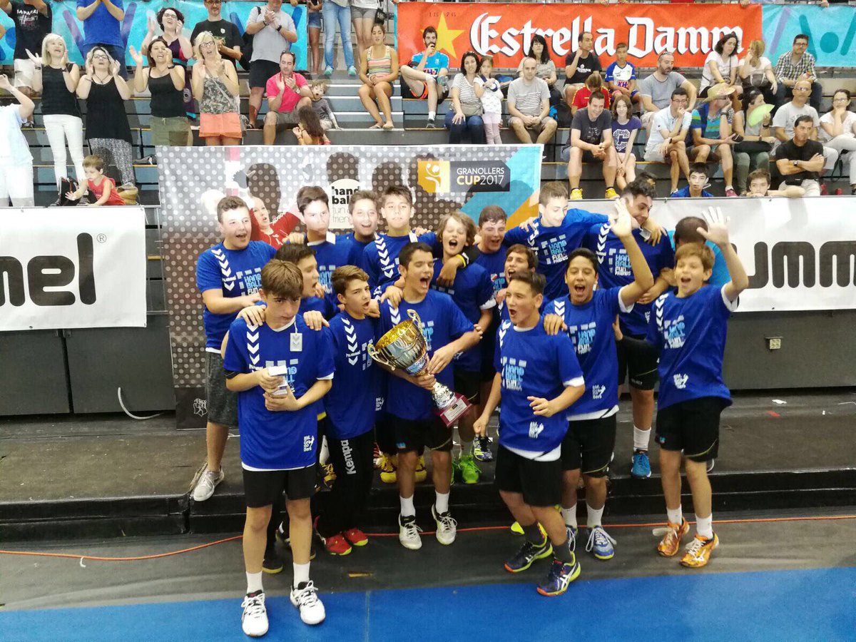 bmlaroca's tweet photo. CAMPIONS de la #granollerscup infantil masculí 🏆🥇. @HapoelRishonHC 20:24 @bmlaroca 
#GCup2017
 #bmlaroca #orgullroquerol #Malparidots https://t.co/C4MqJsmtQ1
