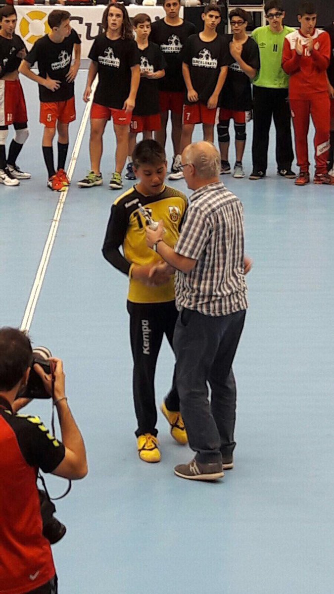bmlaroca's tweet photo. CAMPIONS de la #granollerscup infantil masculí 🏆🥇. @HapoelRishonHC 20:24 @bmlaroca 
#GCup2017
 #bmlaroca #orgullroquerol #Malparidots https://t.co/C4MqJsmtQ1