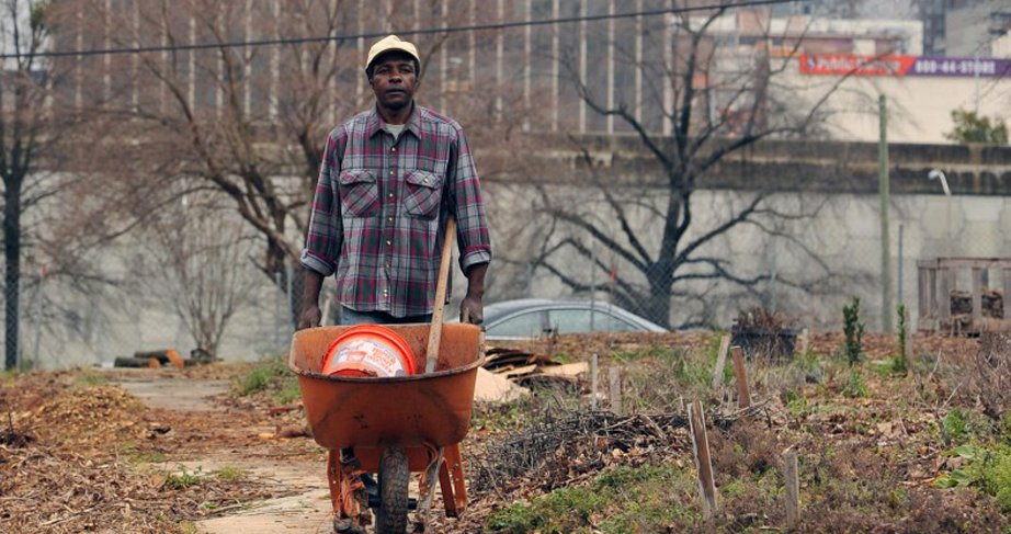 foodprintorg's tweet photo. “We grow food, we grow people, we grow community,” says founder of Atlanta's Truly Living Well farm: https://t.co/cf3OhQe8KE via @CivilEats https://t.co/sCSxrd6MqW