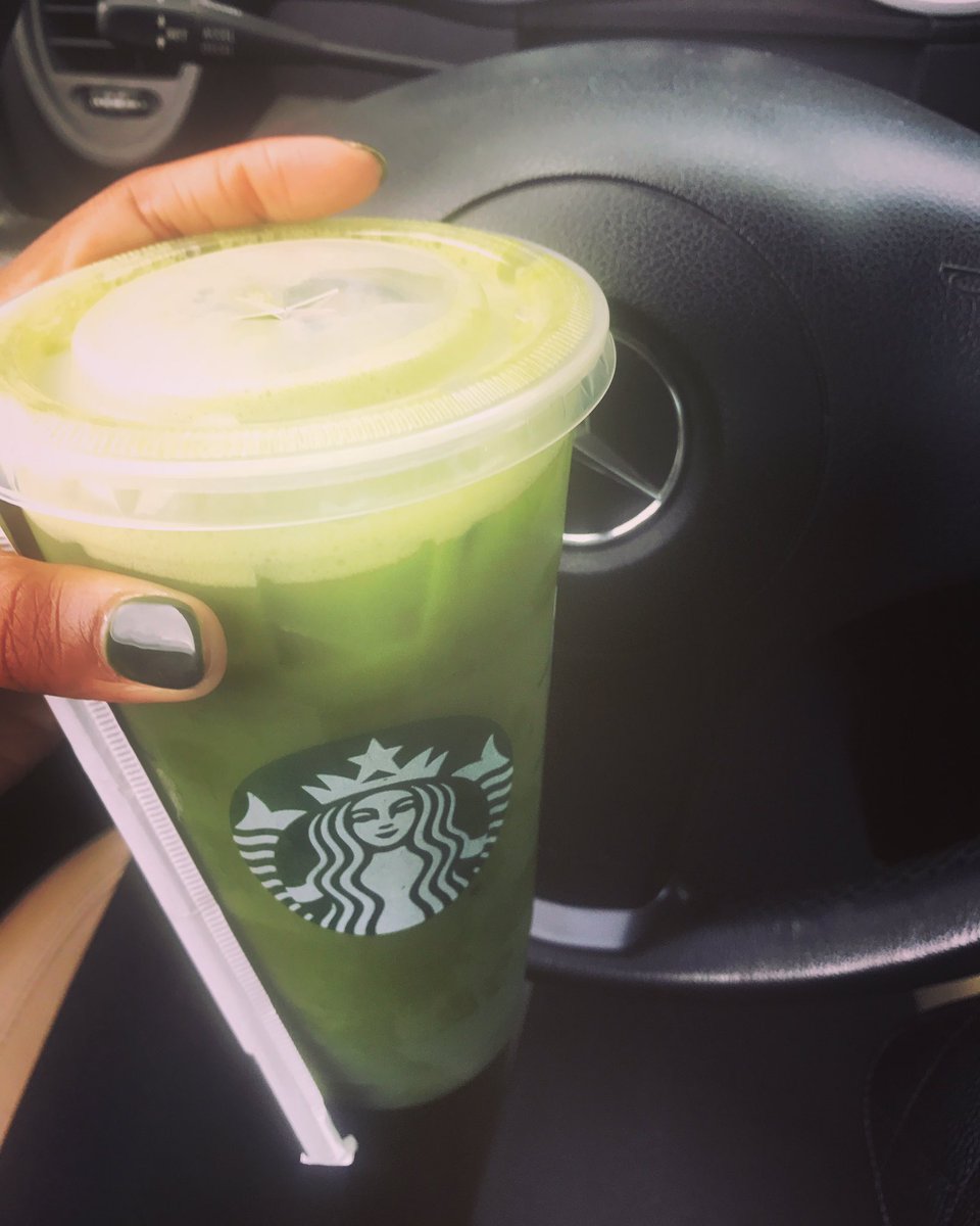 GIAWRIGHT's tweet photo. Fav💚 really loving my green mani💗 https://t.co/28sKXVa5h7