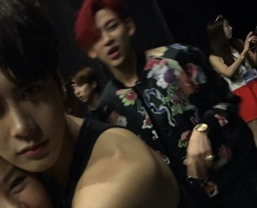 wangcheeseking's tweet photo. ja n bastava a mae dele ser jaebum biased e naquele momento bambam soube que tinha perdido a tia dele pro jackson tbm https://t.co/nFUpPHtrjF