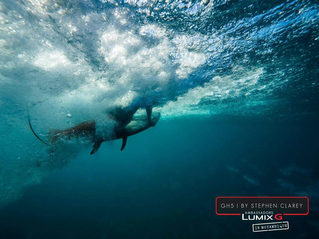 PanasonicGreece's tweet photo. «Θεαματική απόδοση, λήψη της πιο μικρής λεπτομέρειας.»
Peter Hamblin,σκηνοθέτης της καμπάνιας LUMIX GH5 Making Waves https://t.co/wS4Bw1cjIu