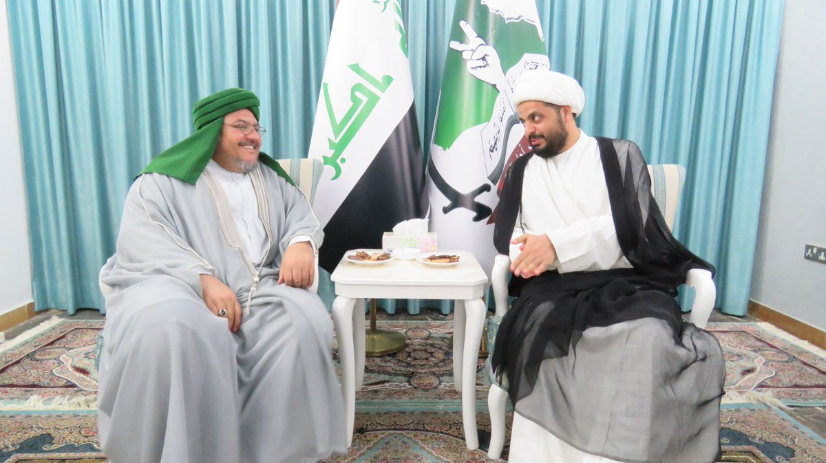 Qais_alkhazali's tweet photo. خلال إستقبال رئيس مجلس علماء الرباط المحمدي السيد عبد القادر الألوسي تم مناقشة سبل تعزيز وحدة الصف بين مكونات الشعب العراقي https://t.co/UsjQMgkx8p