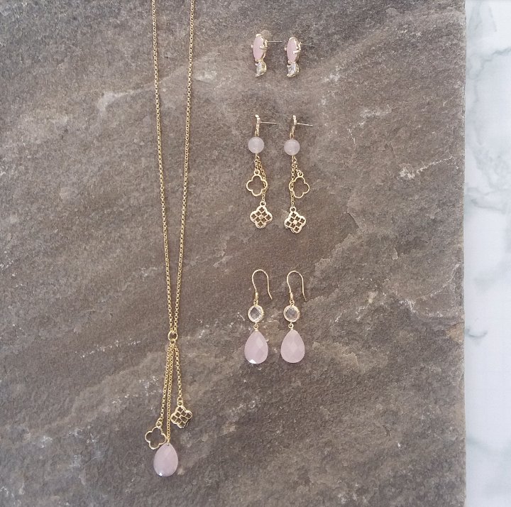 honey_acc's tweet image. Pretty in rose qaurtz for a feminine soft and delicate approach to jewellery. 
#hfa #honeyfashionaccessories #roseqaurtz #prettypink