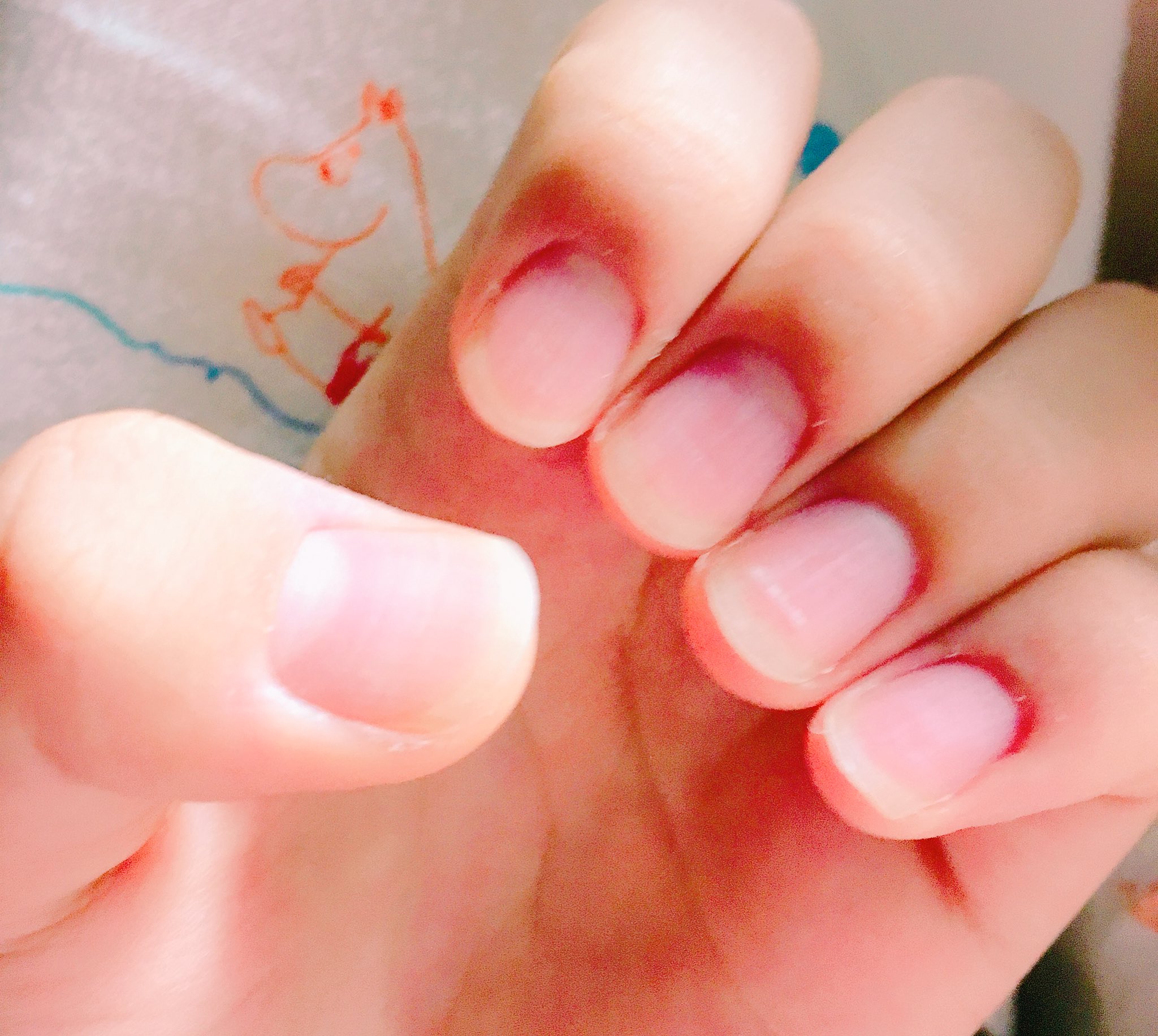 わーも 爪噛んでるひとがんばって 爪噛んで 3 4年になるけど 頑張ればこうなるよ 白いとことピンクの割合が変やけど ネイルもできるまでに 爪噛む 爪噛み Fight ネイル T Co Tqgflax2ey Twitter