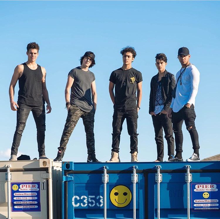 billboardlatin's tweet photo. Happy Sunday! @CNCOMusic #smile https://t.co/UsruVv0Xg3