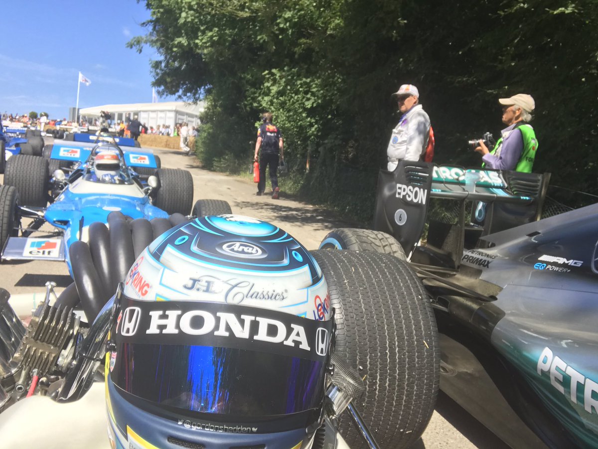 gordonshedden's tweet photo. Only at @fosgoodwood .. Senna car .. and casually parked alongside Nico, with Sir Jackie behind.. 😃🙌 https://t.co/d1d5MNtkoY