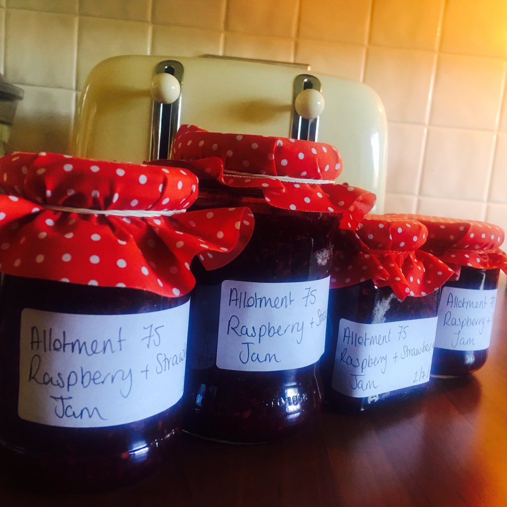 allotment75's tweet photo. First batch of jam 🤗#gyo #allotment #allotmentkitchen https://t.co/LC16KDf9Kw