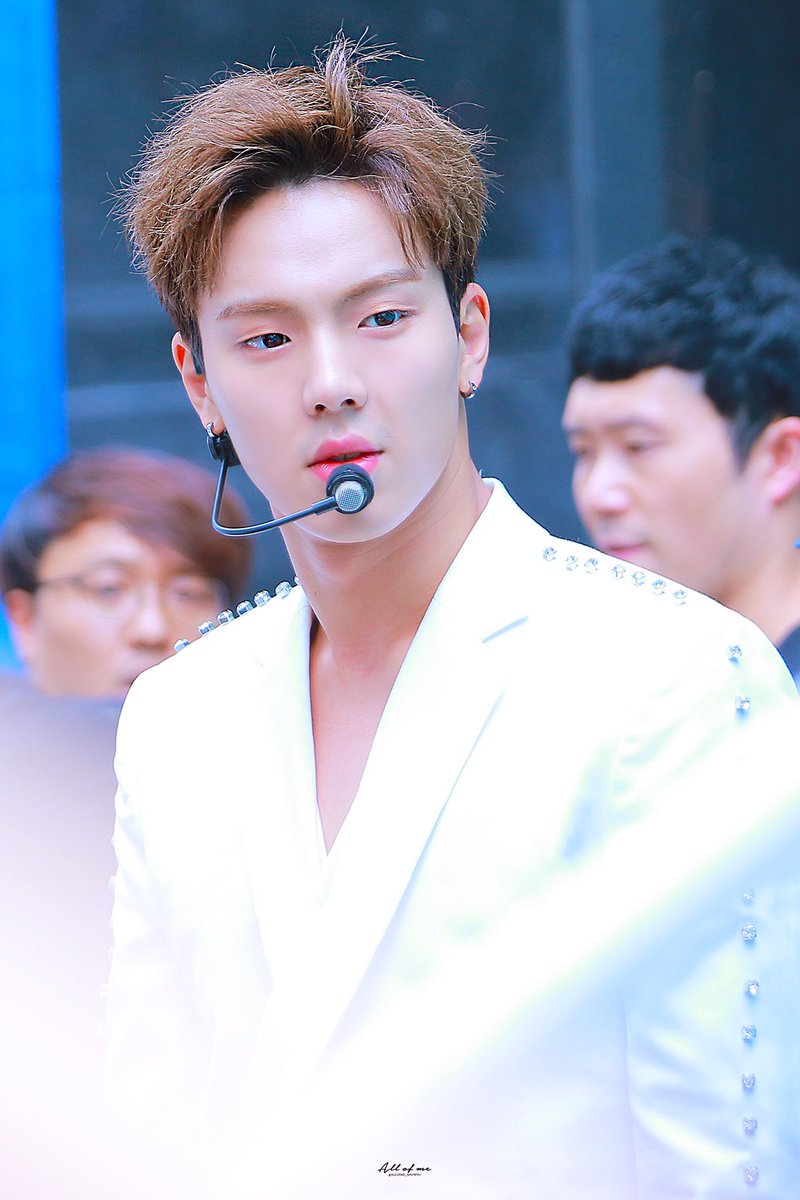 ALLOFME_SHOWNU's tweet photo. [🐻] 170701 게릴라 셔누
#셔누 #SHOWNU #몬스타엑스 #MONSTA_X

몸이 아프고
마음이 우울한 날도 너는
나의 어여쁜 위안이다, 바람이여

'바람에게 中, 이해인'

@OfficialMonstaX #SHINE_FOREVER https://t.co/B3rchO8B6g