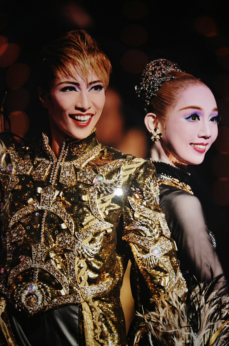 柚 A Twitter 今日の宝塚の感想だけどね もうただただ夢の世界でした なんて素晴らしい こんな格好良くて美しい人が歌って踊ってキラキラ輝いてて もう眼福だわ目が忙しいわで辛い 公演後にはブロマイド買いまくるよね ちぎみゆ夫妻最高だわ 待ち受けにしたい るろ 柚 A Twitter 今日の宝塚の感想だけどね もうただただ夢の世界でした なんて素晴らしい こんな格好良くて美しい人が歌って踊ってキラキラ輝いてて もう眼福だわ目が忙しいわで辛い 公演後にはブロマイド買いまくるよね ちぎみゆ夫妻最高だわ 待ち受けにしたい るろ