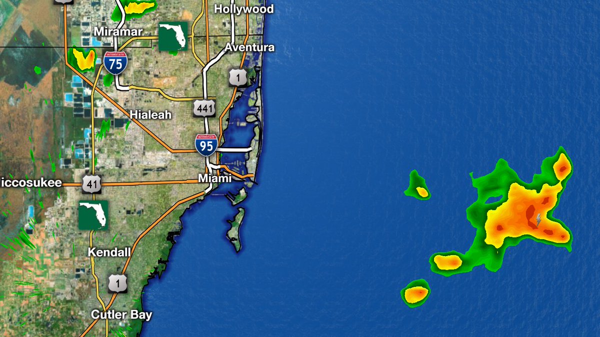 Get ready SFLO some showers could be headed your way if your in Miami. https://t.co/AWLsnmYTkR