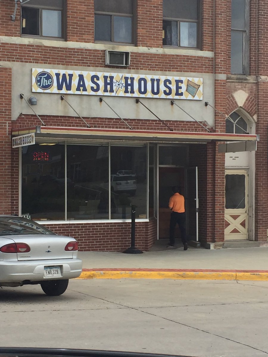 StarkDavid1462's tweet image. Pleased to spread kindness in honor of @blankchildrens Mr Blank Day. Left quarters for laundry. Challenge @jaybyers @LoveDSM #BeLikeMrBlank