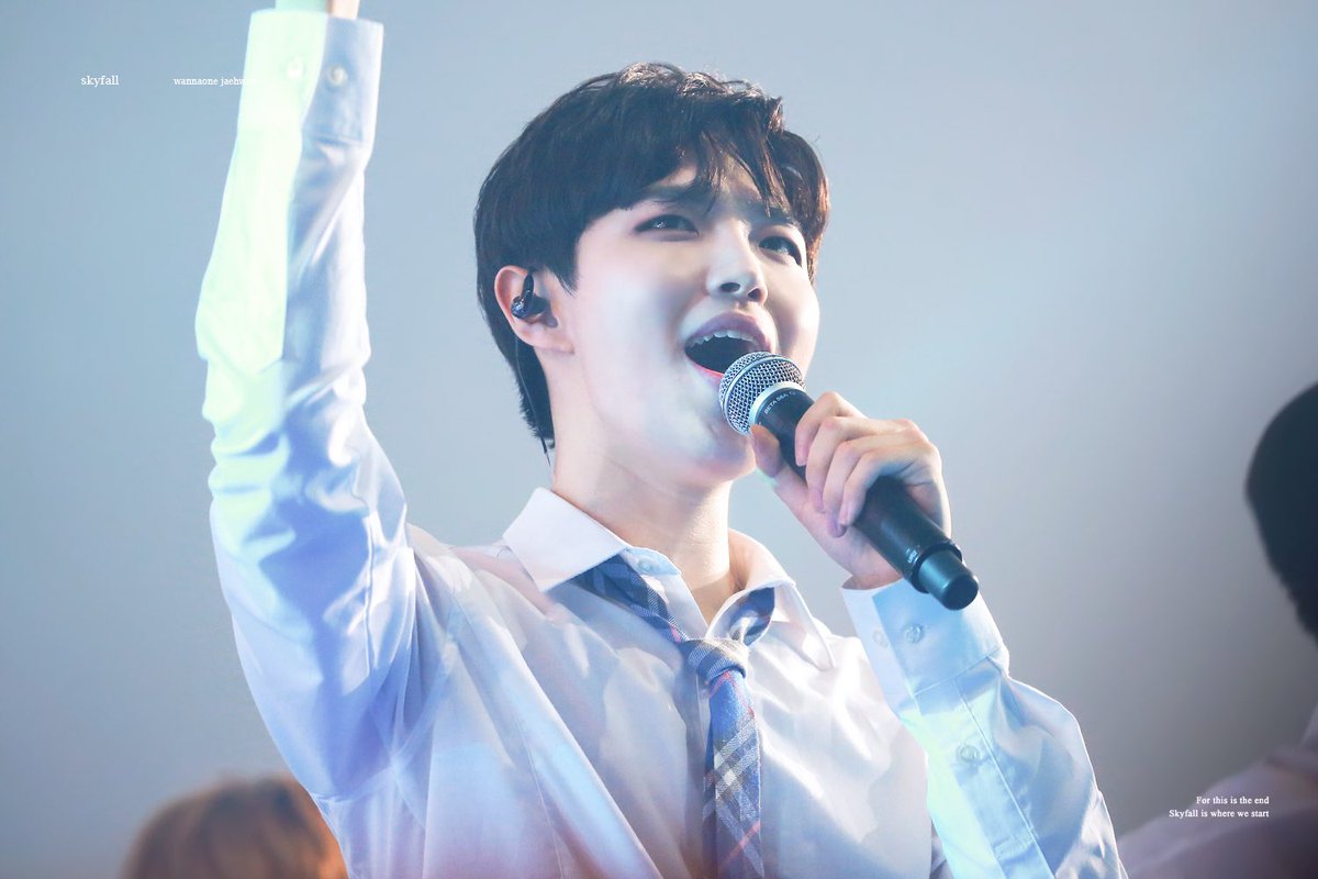 skyfall960527's tweet photo. 하늘,, 구멍났나🌧⛈☔️💦
이건 ,, ㅁㅏ치  슼까이뿰,,(? , ,
#wannaone #워너원 #재환 https://t.co/JT8hYrwzSB