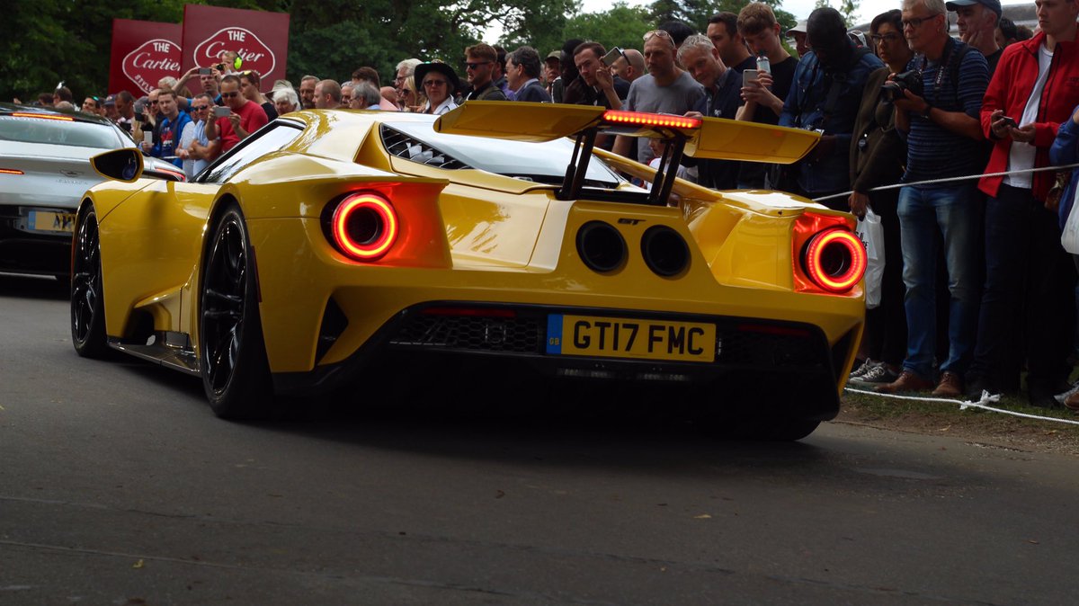 PatchworksP's tweet photo. Editing a video for @fosgoodwood make sure to subscribe! Link in Bio! #torquechasers #livedreamdrive #boysletsgo #torquenation #goodwood https://t.co/R21Cg9n6AQ