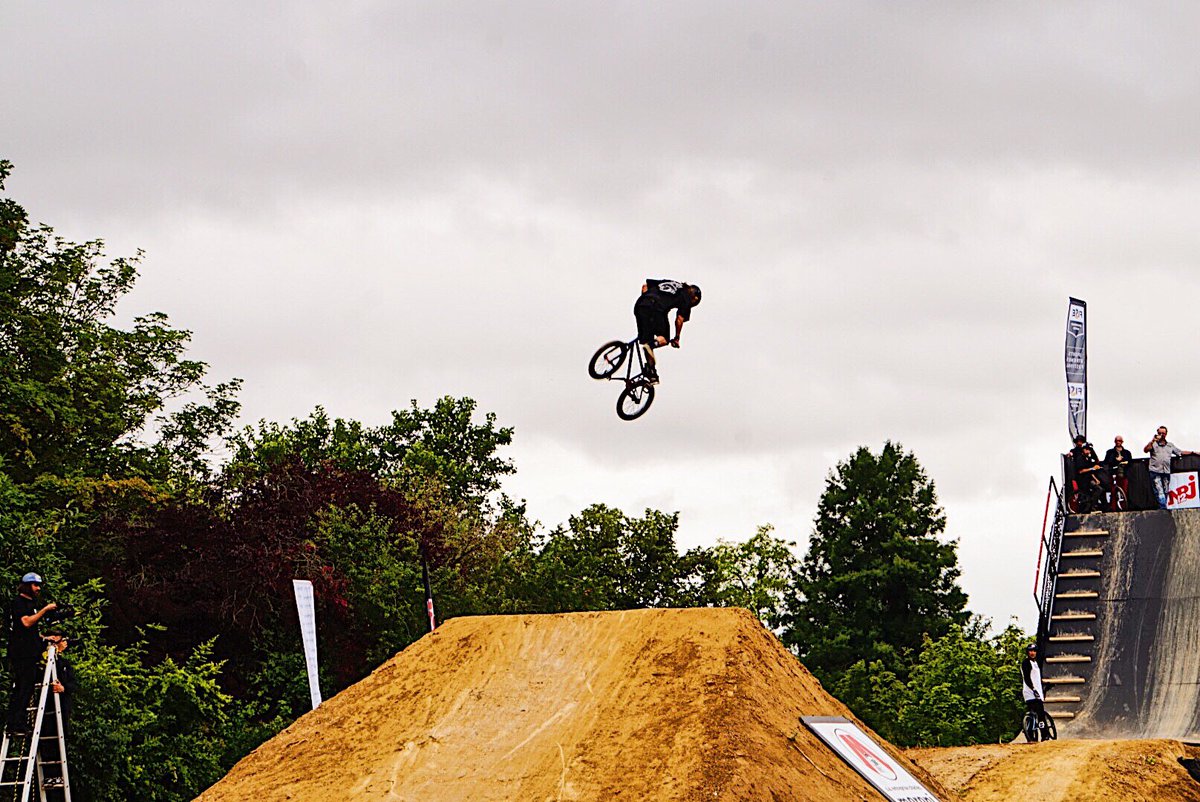 VilledeReims's tweet photo. #FISE2017 Xperience Series à #Reims : place aux finales de #skate et #BMX au parc Léo Lagrange ! #fxs17 https://t.co/B7yVUK7Xl6