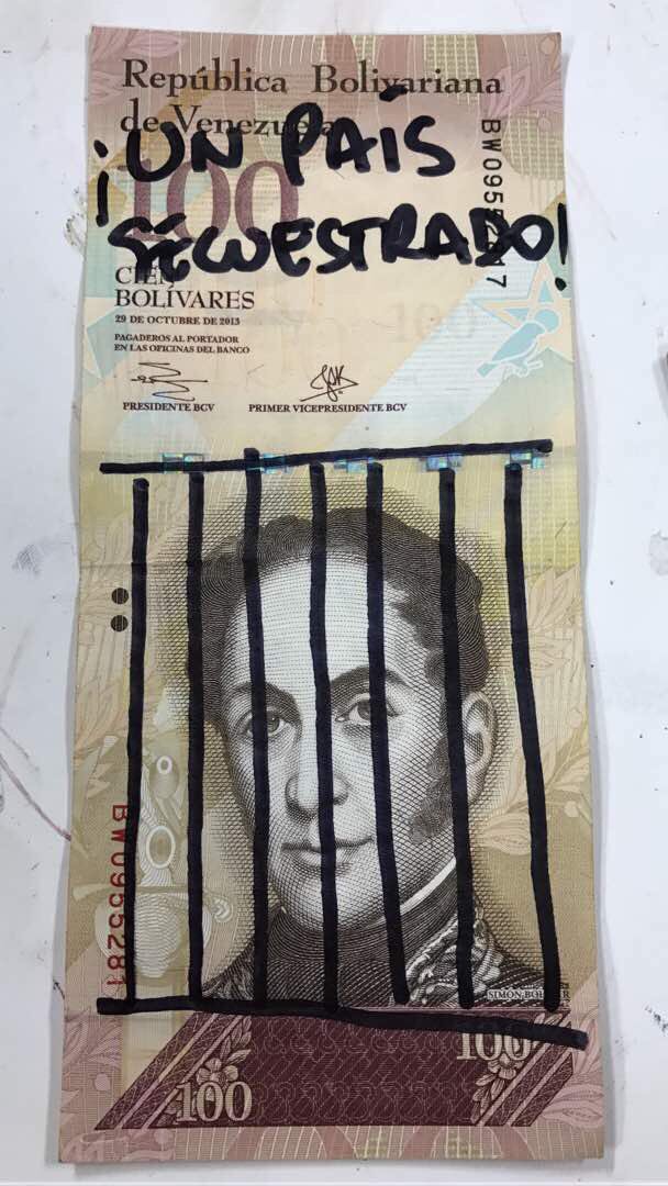 YonGoicoechea's tweet photo. Esta es otra forma de protesta. Me pareció buena idea. Hágalo. En pocos días podemos tener millones de billetes pintados. Favor RT. https://t.co/FTCzHaxoKR