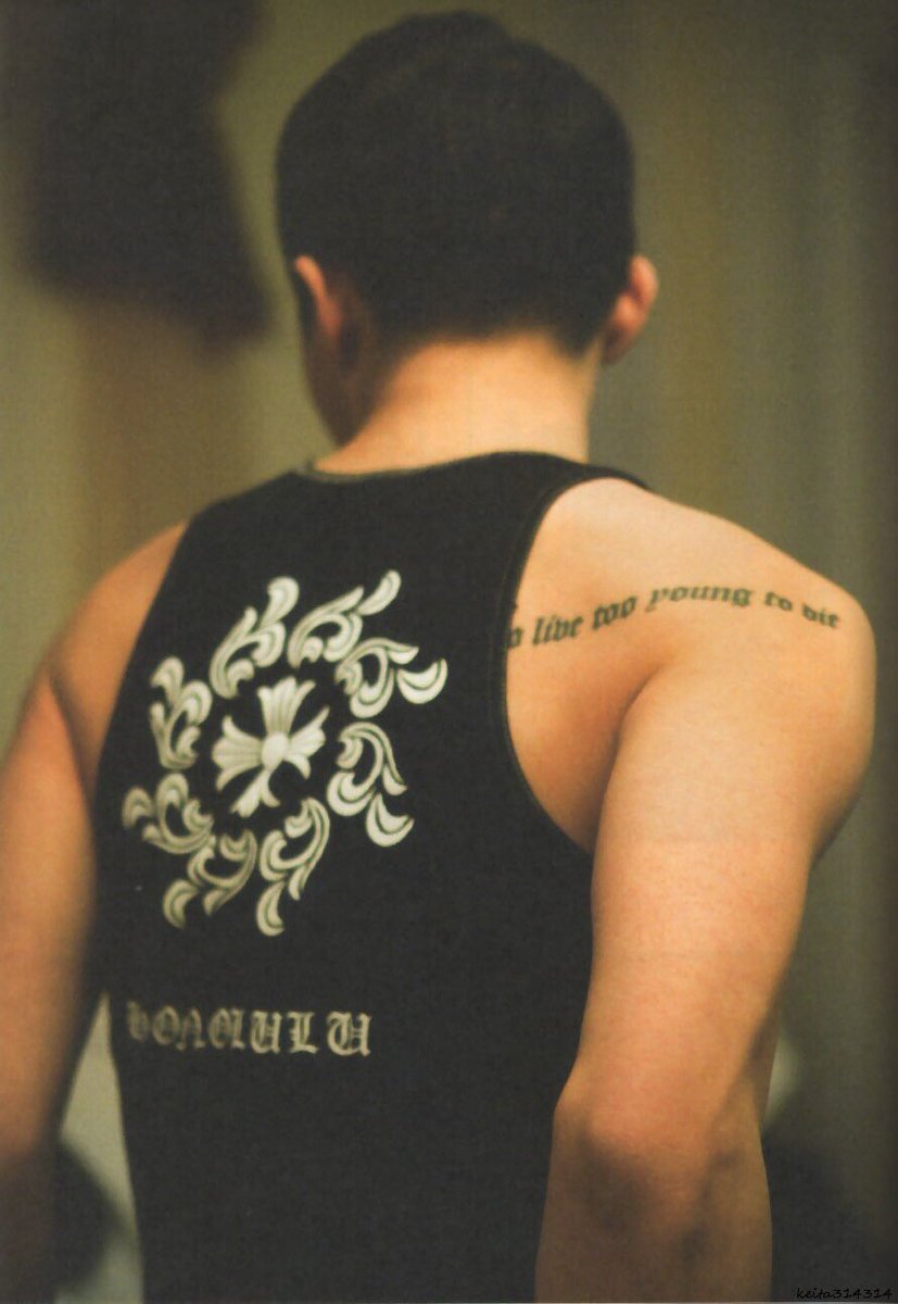 Kaya Moved Accounts Check Pinned Too Fast To Live Too Young To Die Tattoo Belonging To Kwon Jiyong Of Bigbang This Tattoo Is Located Behind His Right Shoulder T Co Hdxhe6afqn