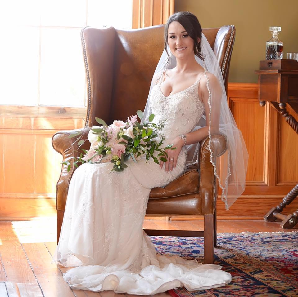 Arlington_LA's tweet photo. Our #aprilbride's #portrait inside the #mansion captures her radiant beauty perfectly #realbride #arlingtonbrides #southernwedding https://t.co/qOWyOQG71o