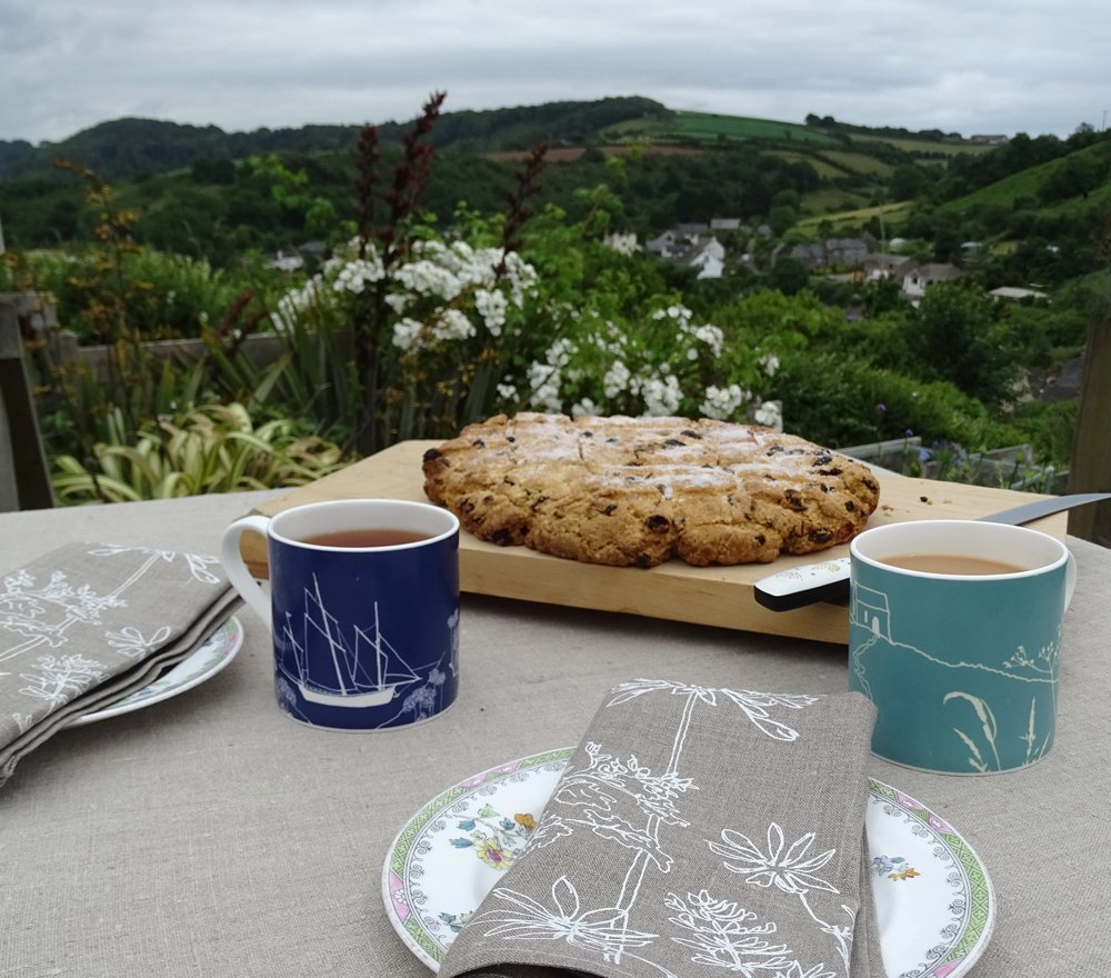 helenroundarts's tweet photo. Perfect with a cup of @cornishtea find out where heavy cake gets its name https://t.co/woxeS1Azvi #Cornish #Lovecornwall #heavycake #GBBO https://t.co/nHFHYCFfq7
