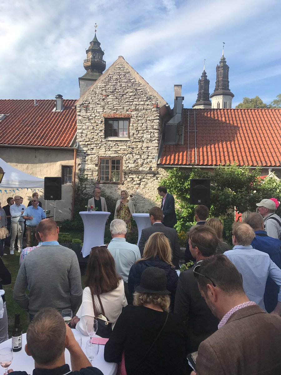 JesperSundblad's tweet photo. Kickar igång #almedalen hos @Samtrafiken_ab 🚗🚌🚃 #bilpool #kollektivtrafik #mobilitet #sunfleetresplus
https://t.co/wZ9vtJYGHv https://t.co/x4DhuEquq3