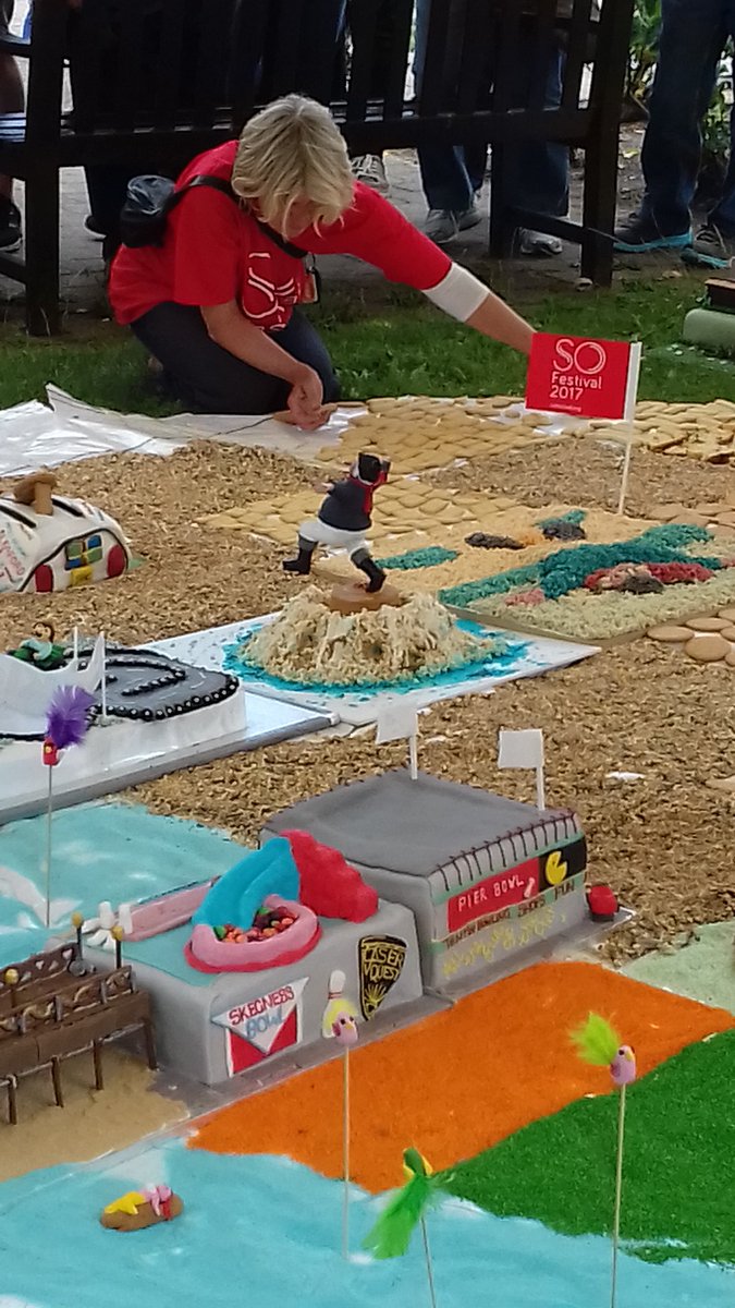 AgeUKLindsey's tweet photo. Huge congratulations to the bakers of Skegness Pier, voted best cake by all those who took part @SOFestival #cakefest2017 #skegness https://t.co/mx03QPfG1w