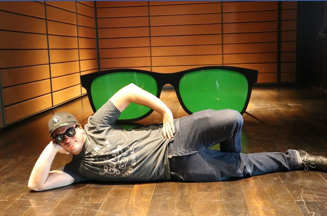 Neoxyd_'s tweet photo. Quand elle te dit qu'elle aime bien les mecs avec les lunettes https://t.co/KIOmeuSApf