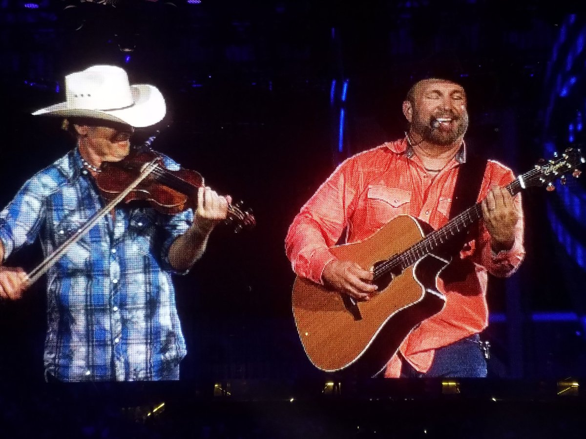 amyrguidry's tweet photo. Night 5 of #garthinlafayette https://t.co/rAqcnsg6tj