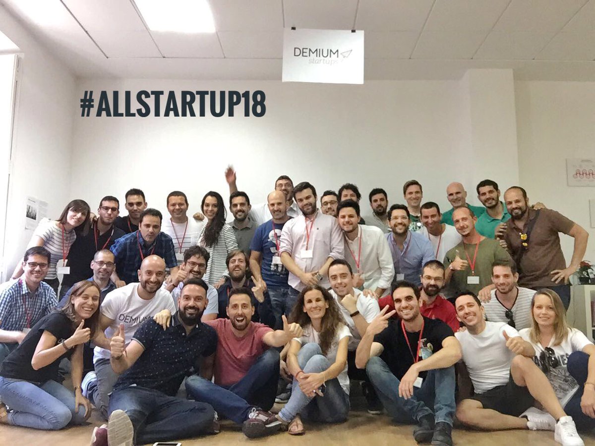 Mission_Fund's tweet photo. Foto de familia del #Allstartup18. Subiendo el nivel cada edición!! Muuuuy felices!! 😄😄 https://t.co/NwF96lOEqT