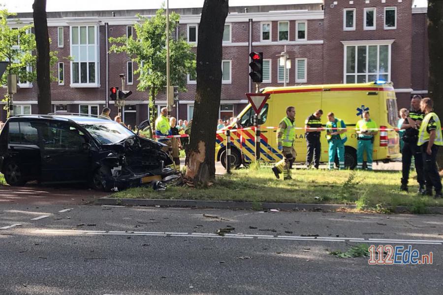 Dode en 4 gewonden bij ernstig ongeval op de Rijksweg 112.press/PRhm7z #Ede #112Nieuws https://t.co/C0ZCSUy3al