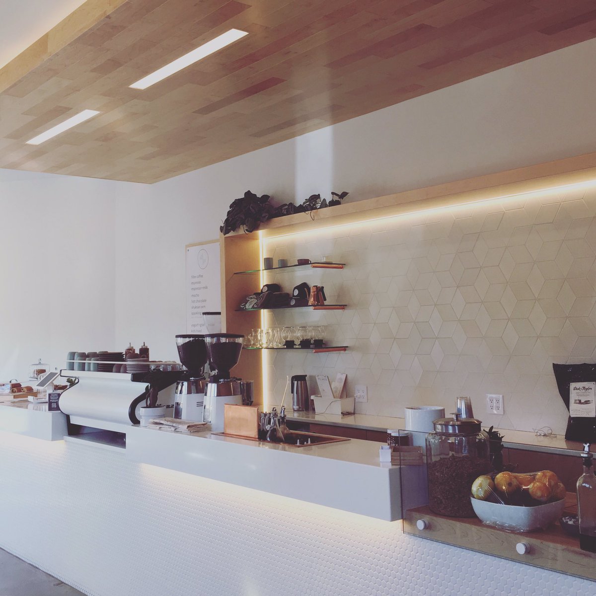 tomomichu's tweet photo. Found a new coffee shop for work session / pick up packages. #primercoffee #bellingham #workspace https://t.co/kmASCGA8yY https://t.co/g0xzeY4Zse