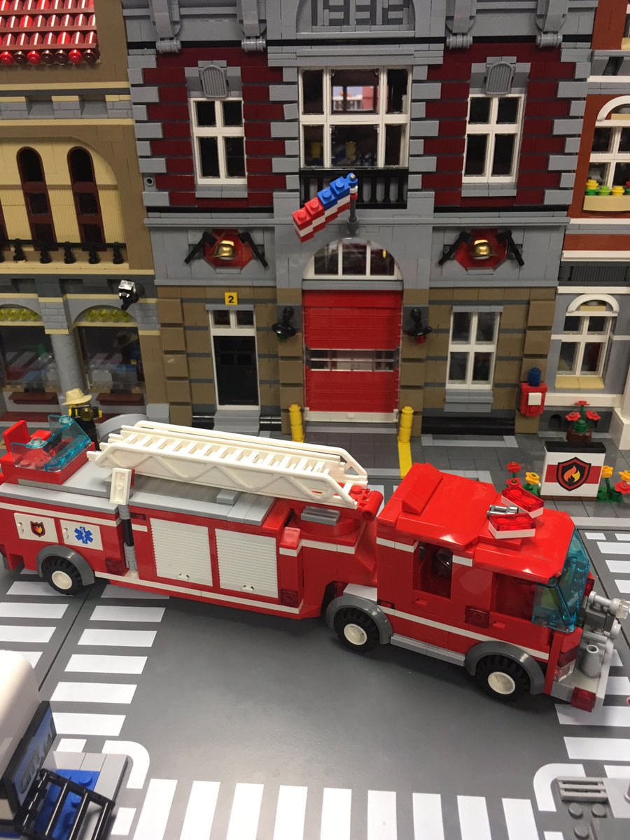 lego_fire's tweet photo. Ladder 1 2008, Sutphen Shield Series. Seats 5 100ft Ladder. https://t.co/7DCAottXLx