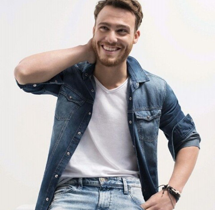 ayseakar9's tweet photo. Hayatımıza 4 sene önce hayatımıza girdin seni biz kerem sayer diye tanıdık kalbi güzel insan❤️😘#keremsayer
#bugüngünlerdengüneşibeklerken https://t.co/XMYcopYTbf