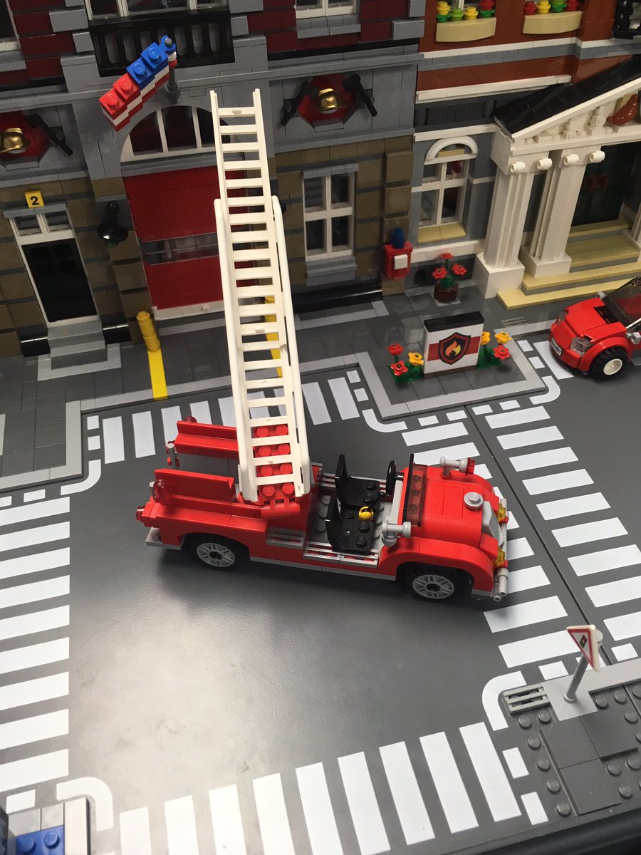 lego_fire's tweet photo. Antique Ladder, 1932 Seagrave. https://t.co/EU9pxKNN91