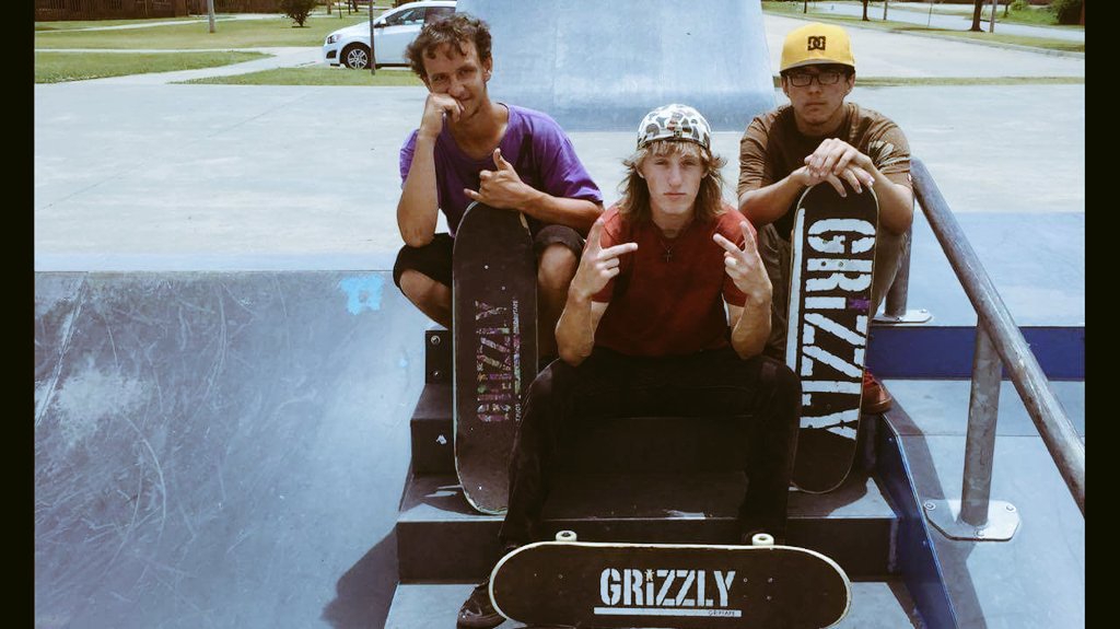Khaosmax97's tweet photo. Its been a awesome 2 years since we started Thunder skate crew. And the crews has grown since being started by Me and Tim. @grizzlygriptape https://t.co/dMHFHceyQC