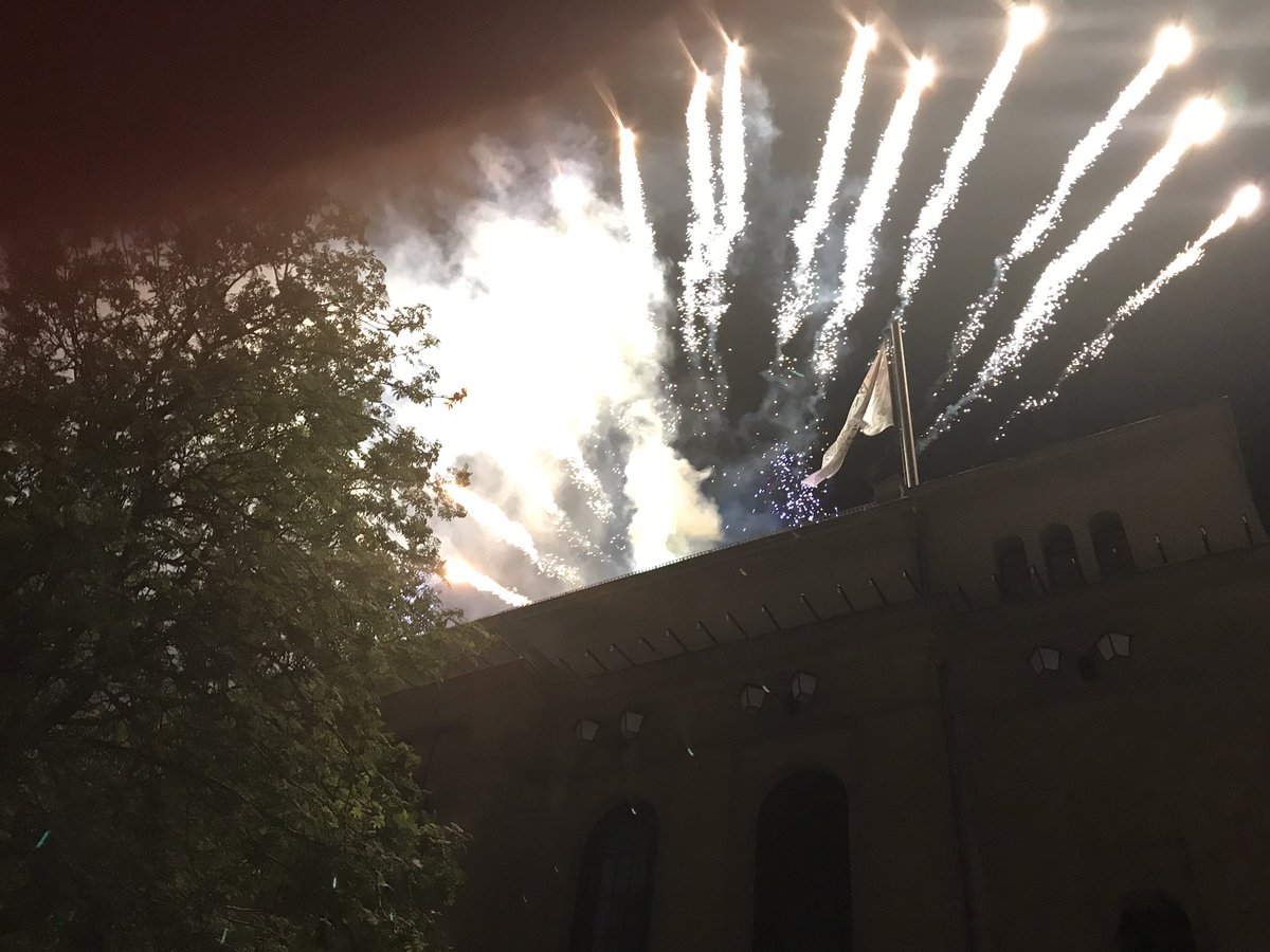 Theater_BE's tweet photo. #Abschied #feuerwerk https://t.co/GjtXycGm8a
